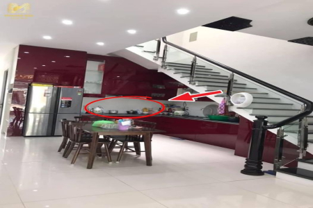 Bếp đặt dưới cầu thang - điều kiêng kỵ nhất